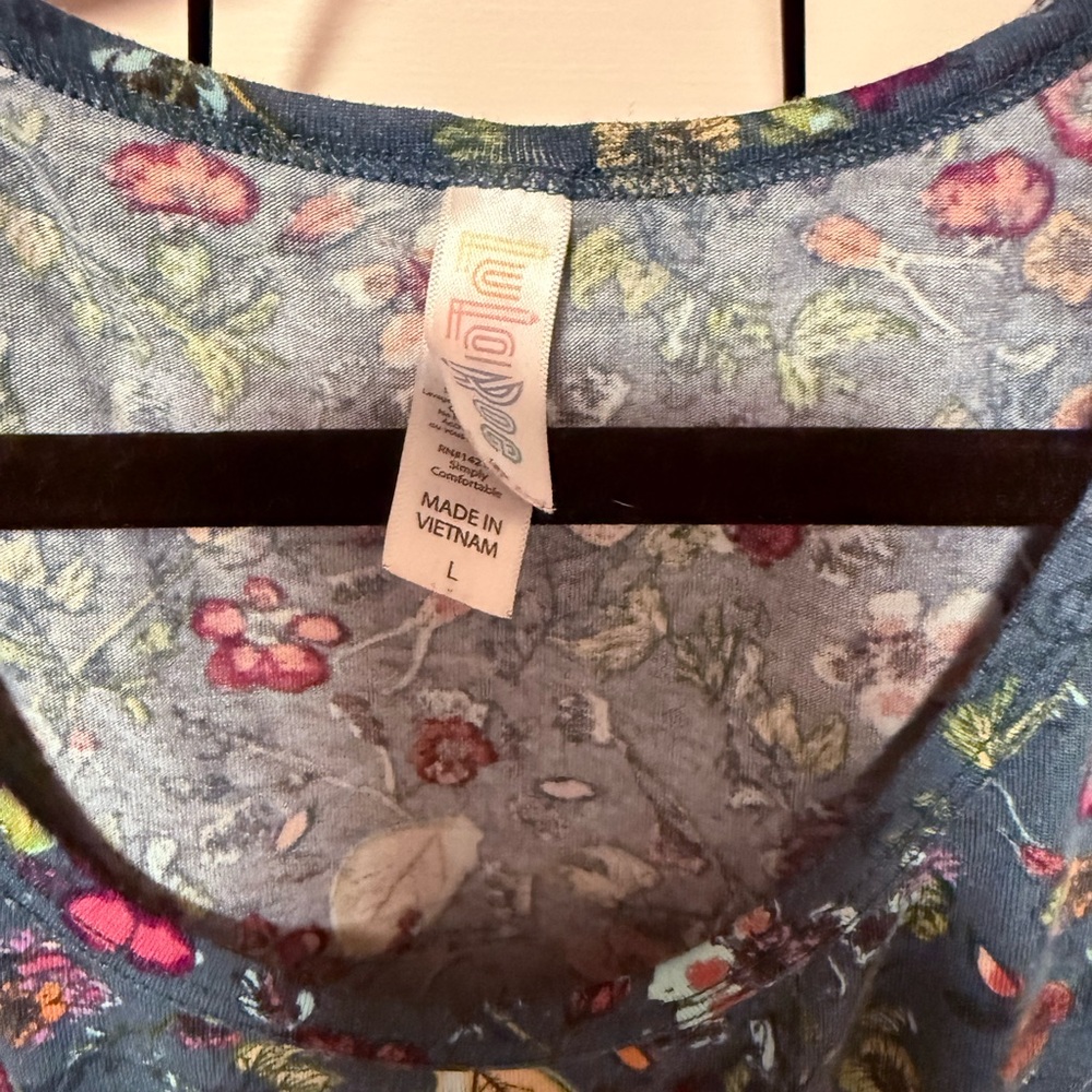 LuLaRoe Short Sleeve Tops - Multicolor Patterns - Picture 6 of 7